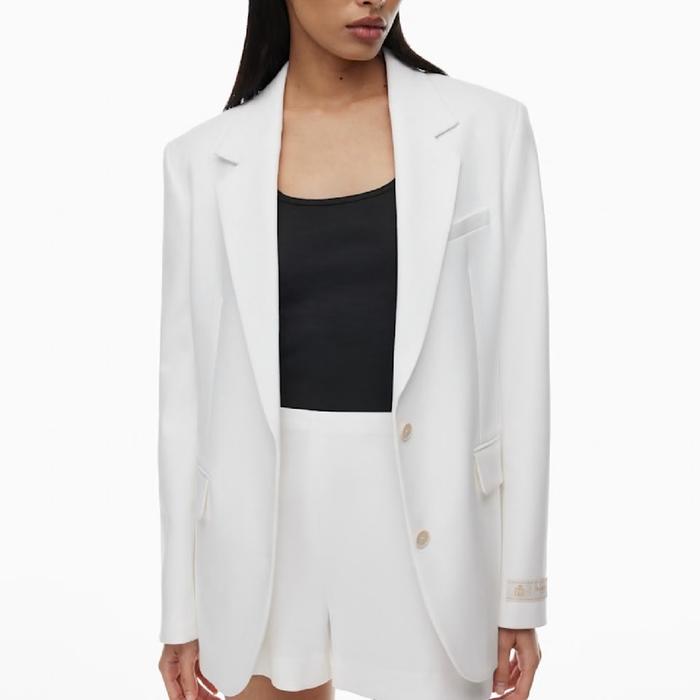 Aritzia Babaton Revelated Shorts White -BRAND NEW